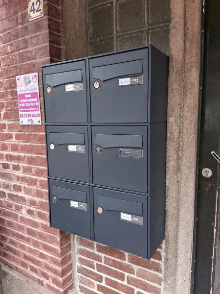 Pose de boites aux lettres individuelles